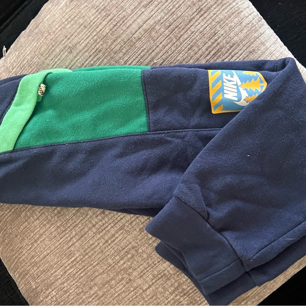 Nike sweat suit used but in good condition 2 pieces